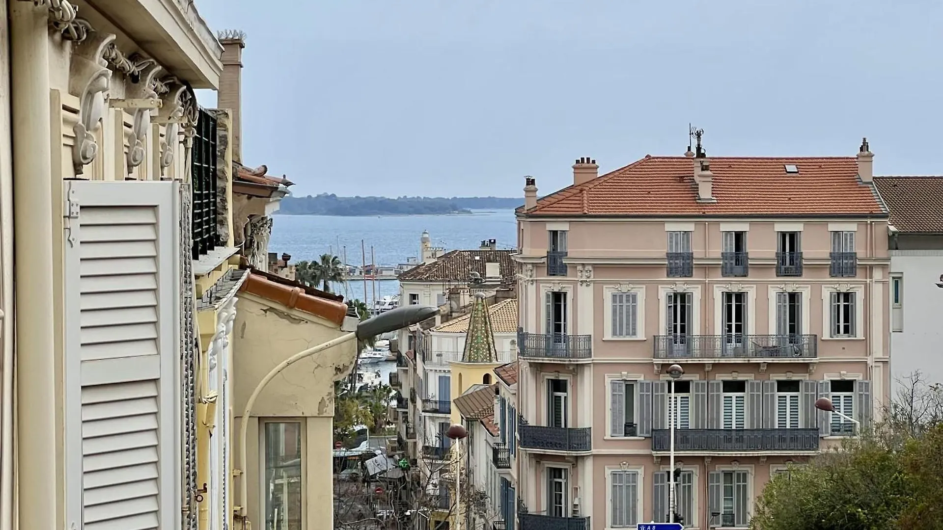 Apartment Of 38 M2 With Sea View In Cannes France